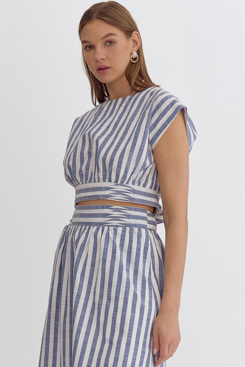 Stripped Solid Crewneck Sleeveless Cropped Top - Image 2